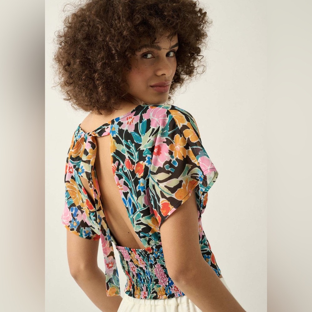 NWT FLORAL TOP
